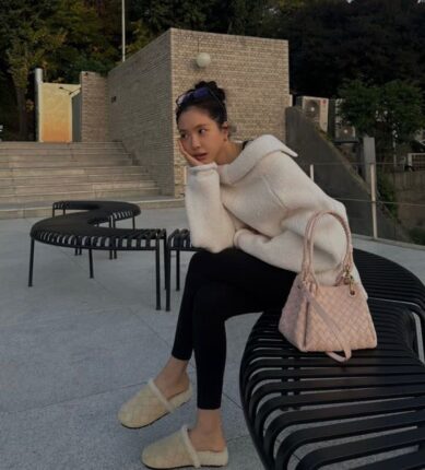 (헐리웃 파파라치 감성) 손나은이 떡상시킨 ‘보테가베네타 어그 슬리퍼’