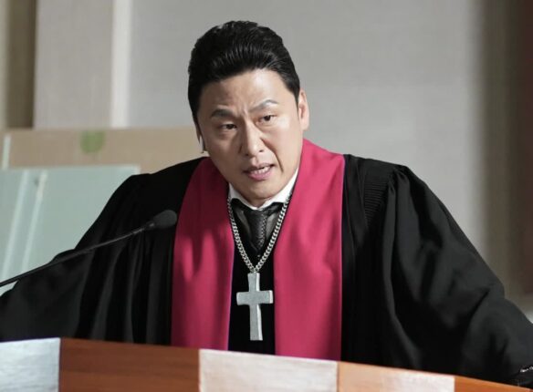 조폭 출신인데 조직을 지키려 목사가 된 배우