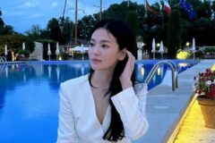 ‘검은 수녀들’이 된 송혜교X전여빈