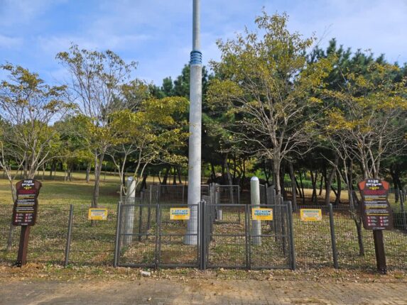‘신나게 뛰어놀개!’ 안산시, 호수공원에 반려견 놀이터 3호 개장