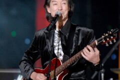 로제가 재건축한 윤수일 ‘아파트’, 그냥 인기가요가 아니었다