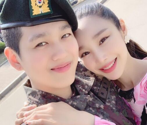11살 연하남과 결혼했는데 남편이 바로 군대감