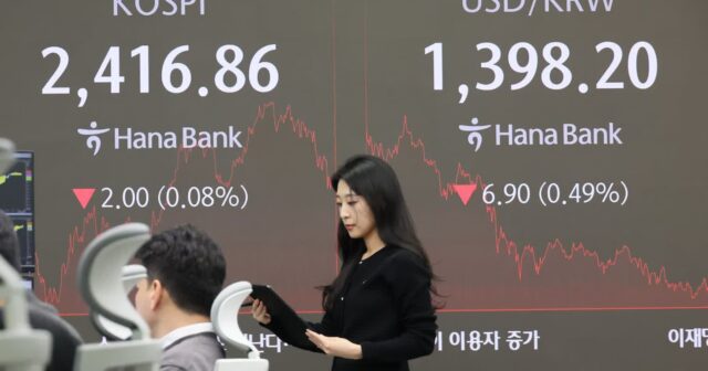 [마켓뷰] 이차전지 융단폭격… 그나마 삼전 덕에 코스피 2410선 회복