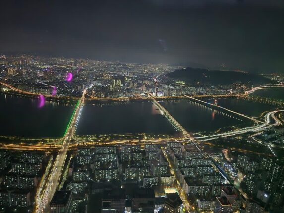 서울 롯데월드 아쿠아리움 + 롯데 서울 스카이 콤보 할인. 데이트 야경 명소