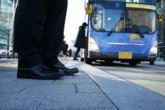 “이 정도면 얼굴 공개해야” .. 버스 속 추태 손님의 영상 공개되자 ‘논란’