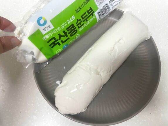 쉽게 으깨지는 순두부 으깨짐 ‘1’도 없이 봉지에서 통채로 빼는 비법