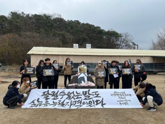 “달릴 수 없는 말도 삶을 누릴 자격 있다”… 공주 ‘폐마목장’ 피학대 말 추모제 개최