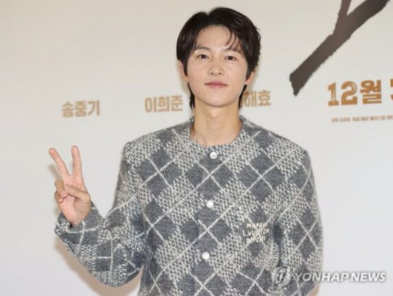 미쳤다 말 나오는, 연년생 남매 아빠 송중기 근황 (+자켓 정보)