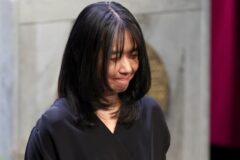 노벨상이 한강에게 메달을 안기며 한 말들의 울림