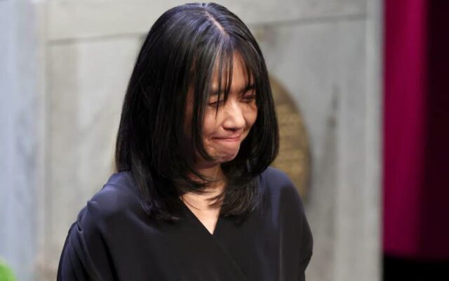노벨상이 한강에게 메달을 안기며 한 말들의 울림
