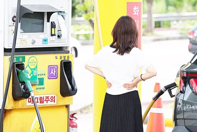 ‘연비 박살 난다고?’.. 운전자 99% 했던 ‘이 행동’에 기름 줄줄 샌다!