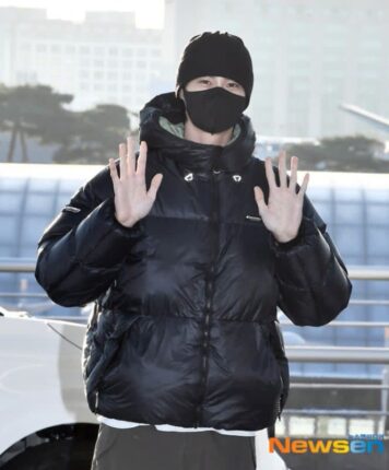 몸값 100억 변우석, 의외로 친근한 패딩 코디 (공항패션)