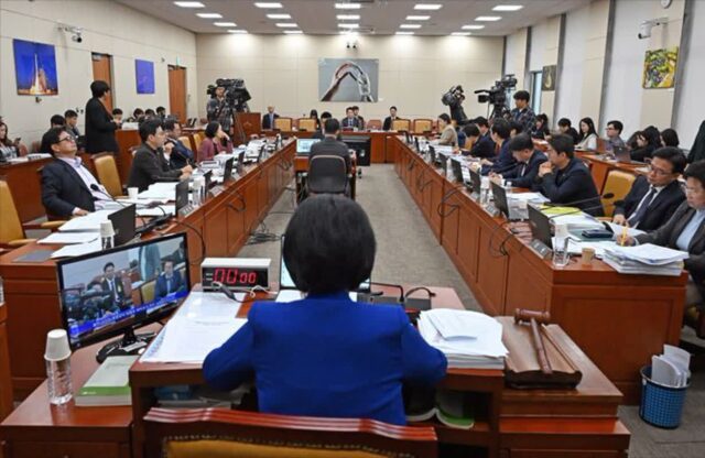 알뜰폰 독과점 견제 언제쯤…달라도 너무 다른 與野 법안