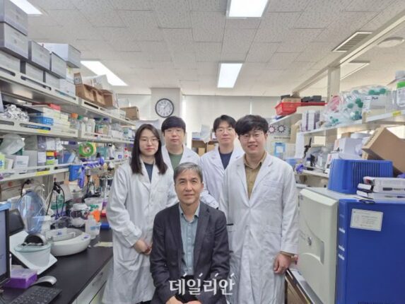 KAIST, 대장암세포를 죽이지 않고 정상세포로 돌리는 원천기술 개발