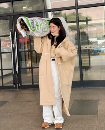 (인간 핀터레스트룩) 미감 미쳤단 말나오는 기은세 “떡볶이 코트” 패션