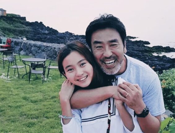 10년전 같이 연기한 딸에게 명품 가방 사주겠다는 배우