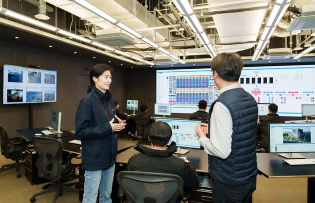 카카오 정신아, 안산 데이터센터 방문…연말연시 서비스 안정성 점검