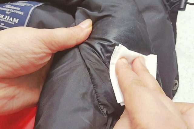 겨울철 패딩에 ‘클렌징 오일’을 발라주니 감탄이 절로 나오네요~