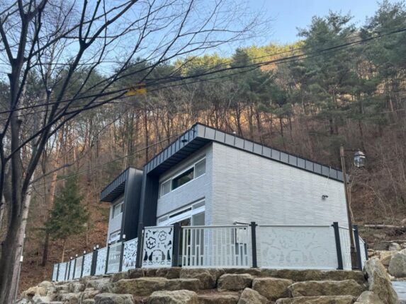 “반려견과 산림휴양 즐기세요”…금원산자연휴양림, 반려견 동반 숙소 개장
