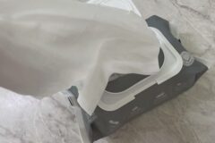 여러 장 딸려나오는 물티슈 한 장씩만 나오게 하는 꿀팁