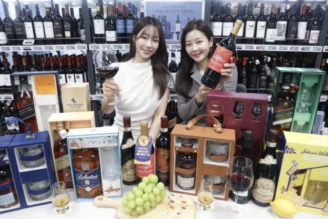 “통합 매입으로 더 싸고, 유니크하게”…이마트·트레이더스, 주류 선물세트 확대