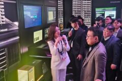 [CES 2025·현장] SKT 유영상 “삼성 부스 인상적..굉장히 전략적”