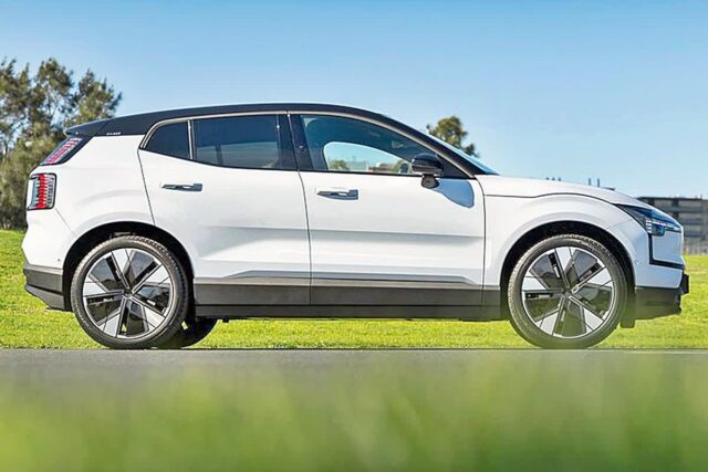 “BMW? 벤츠? 우습다” 아빠들 저격한 볼보, 역대급 신차 한국 온다!