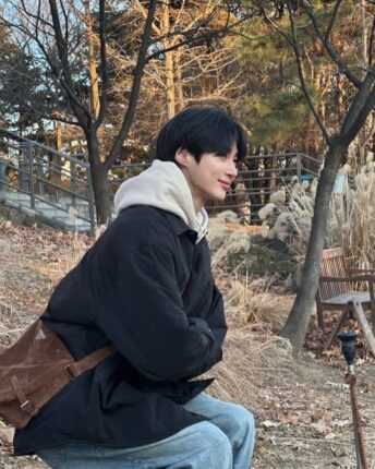 변우석, 190cm의 기럭지로 완성한 워너비 남친룩