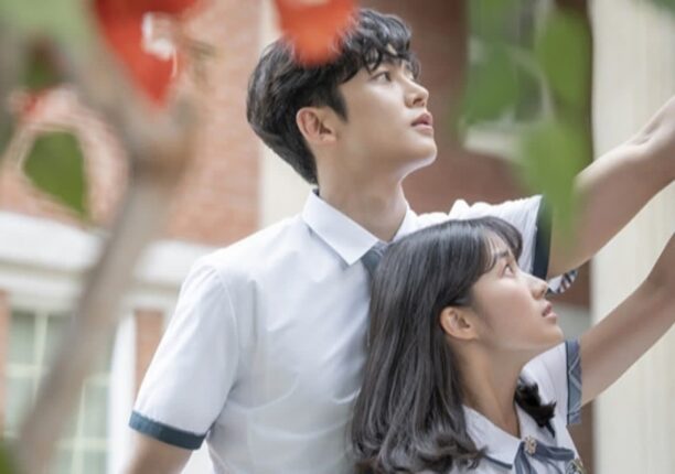 키 차이 때문에 항상 박스 위에서 연기하는 160cm 여배우
