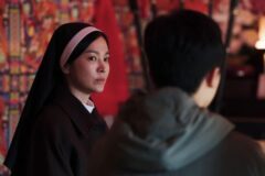 ‘검은 수녀들’에 나와야만 하는 그 사람이 진짜 나온다
