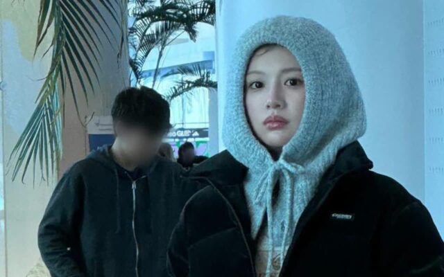 고윤정이 평범한 블랙과 그레이만으로 한겨울 난 방법