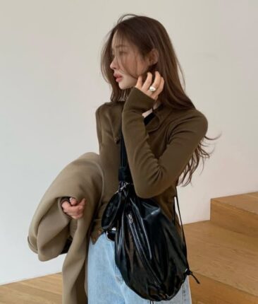 요즘 패피 ‘피드’ 속 자주 등장하는 차정원 가방 (아떼 바네사브루노)