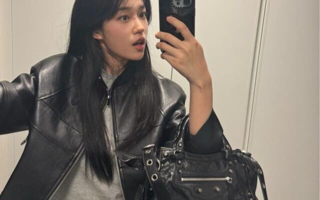 노윤서 손에 돌아온 패리스 힐튼의 레전드 백