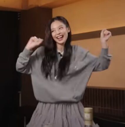 1분 예고로 전 세계에서 떡상한 제니 맨투맨, 스커트 브랜드 (혤스클럽)