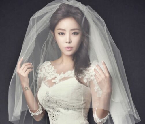 남편과 쇼윈도 부부인데 이혼은 안한다는 여가수