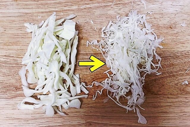 양배추 썰 때 칼 대신 ‘이것’ 사용해보세요! 샐러드 전문점 뺨치네요~
