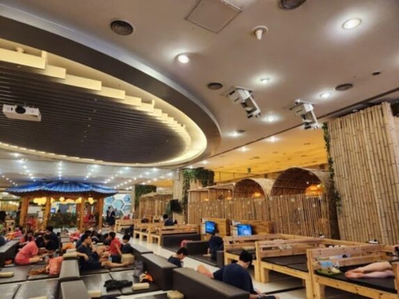 북수원 온천, 천연 온천수와 다양한 찜질방으로 몸과 마음을 힐링