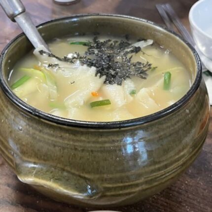 40년 전통의 따뜻한 한 그릇, 삼청동수제비 맛보러 가자