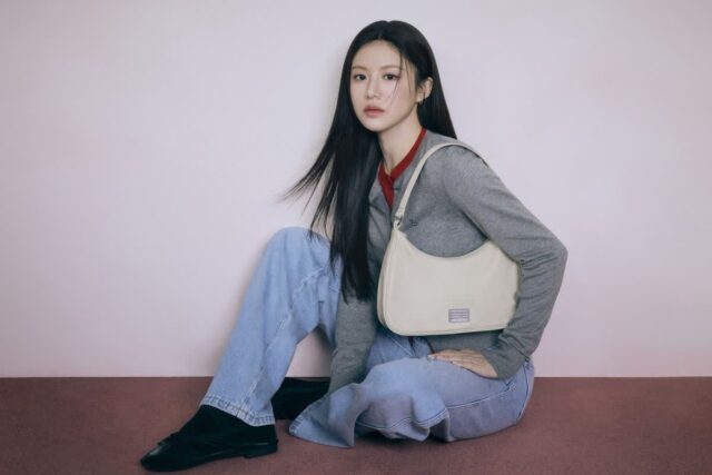 [★화보] 고윤정의 봄, 청바지에서 롱 스커트까지 다채로운 컬러 플레이