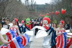 ‘논산딸기축제 거리퍼레이드’참가팀 21일까지 모집