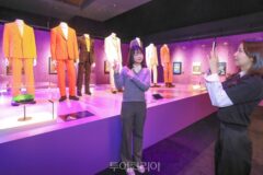 BTS·비욘세 유명 뮤지션들 소장품 구경하고 인증샷 찍자!