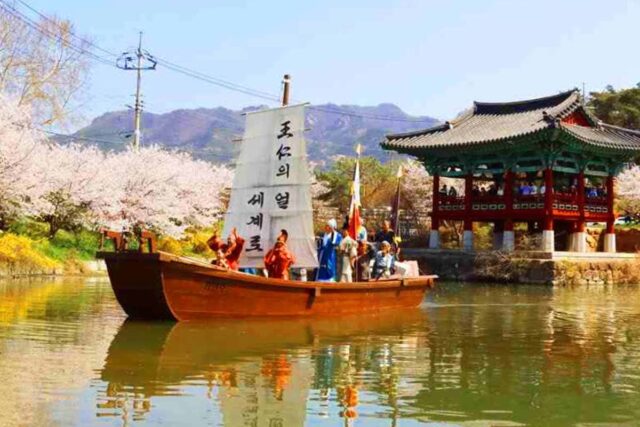 “벚꽃비 내리는 100리길”… 봄꽃과 축제가 가득한 3월 여행지