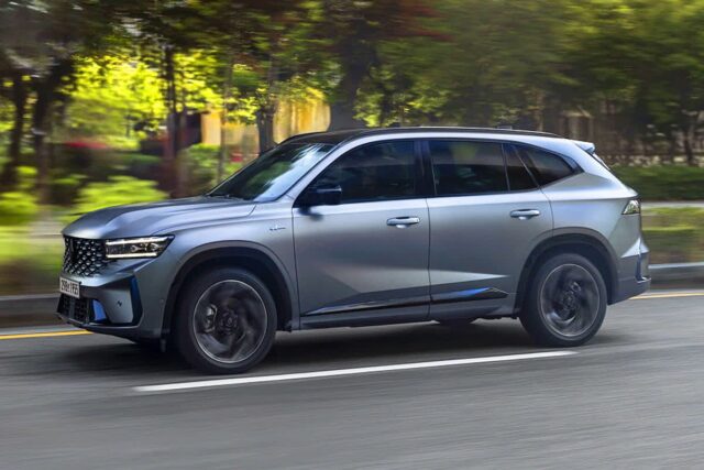 “BMW, 벤츠도 아니었다”.. 모두를 제치고 ‘2025 올해의 차’를 휩쓴 SUV의 정체는?