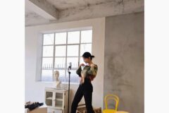 한그루, 개성 넘치는 니트 & 블랙 팬츠 스타일링으로 시선 집중