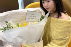 따스함을 입다, 지예은의 포근한 옐로우 카디건 룩