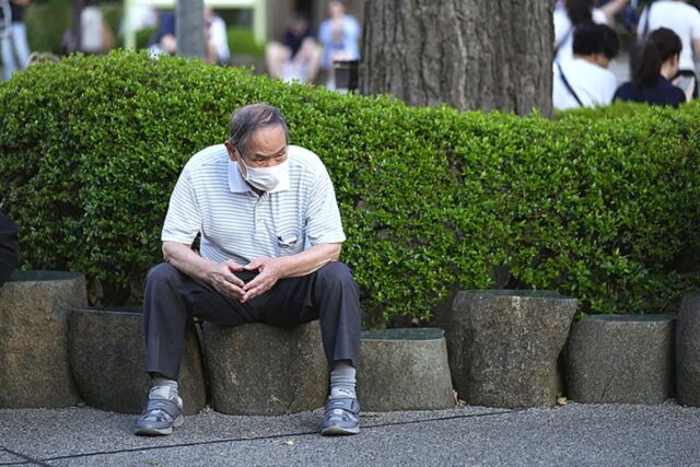 생계가 걸렸는데 “한순간에 빼앗긴다” … 정부의 냉정한 결단에 고령층 ‘눈물’