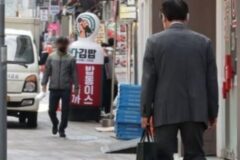 “한다고 하긴 하는데” .. 5060 ‘젊은 어르신’, 참담한 현실에 깊어지는 ‘한숨’