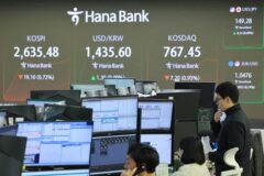 [24일 오전 시황] 코스피, 개인·외국인 동반 매도에 하락세 출발