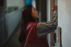 [리뷰: 포테이토 지수: 78%] ‘백수아파트’, 백수가 층간 소음 추적하는 까닭은