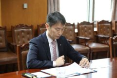 이복현, 금리 인하에 “가계대출 쏠림 않도록 안정적 관리” [2%대 기준금리]